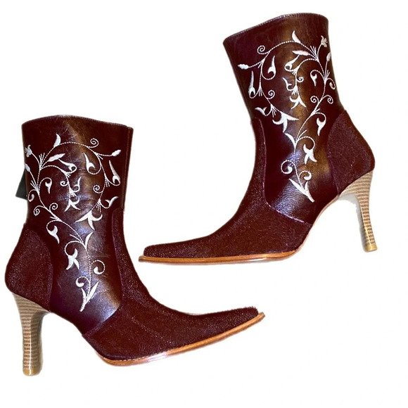 Indomables Women’s Leather Heeled Cowboy Boots size 7 stitched floral design - Picture 1 of 16